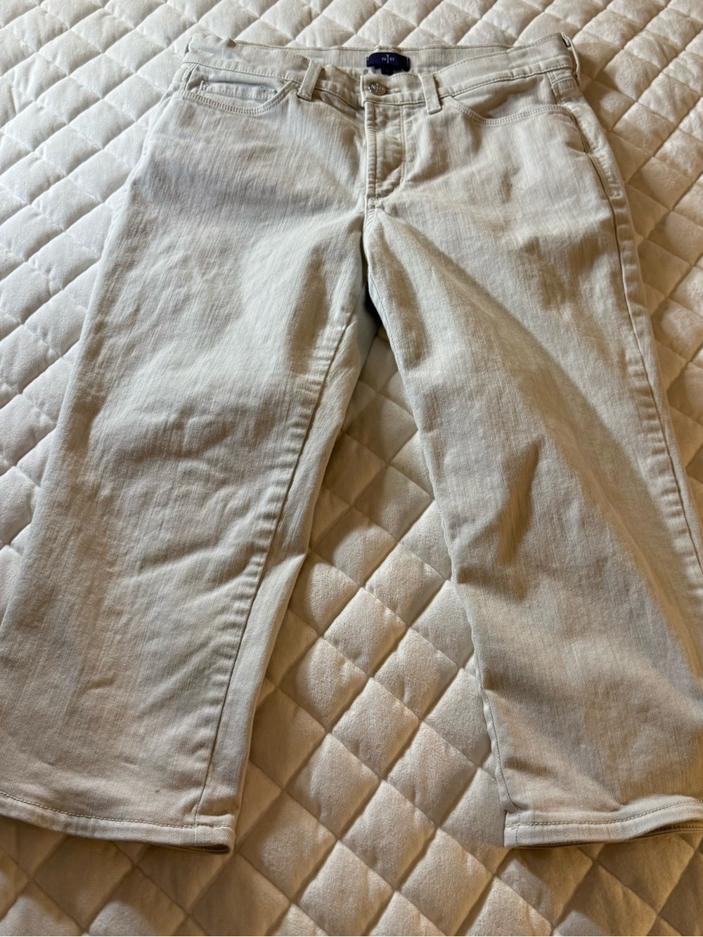 NYDJ Ariel Crop Jeans Cream Beige Off White Size 8 Lift Tuck Stretch Denim